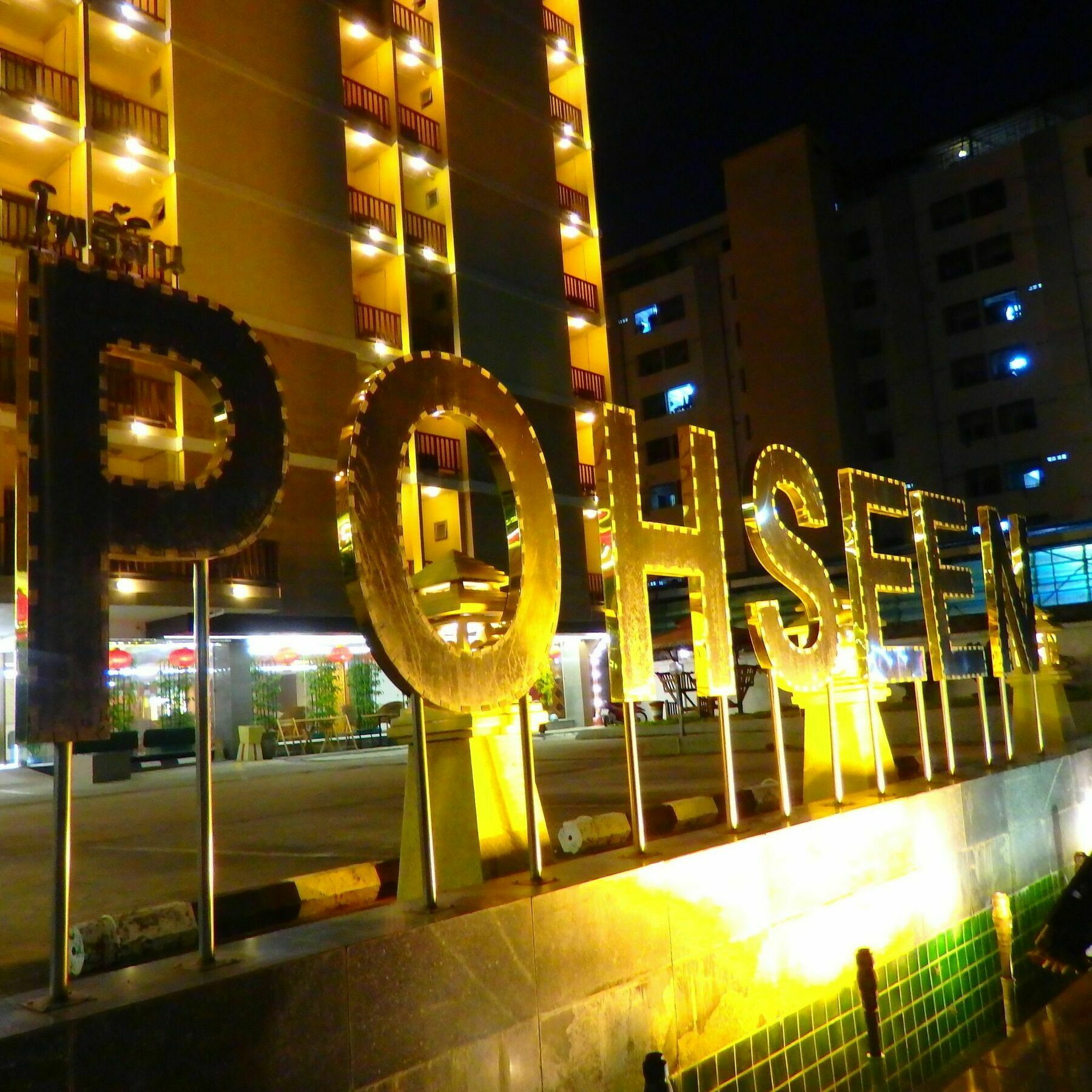 Pohseen Grand Palace Hotel Bangkok Exterior photo