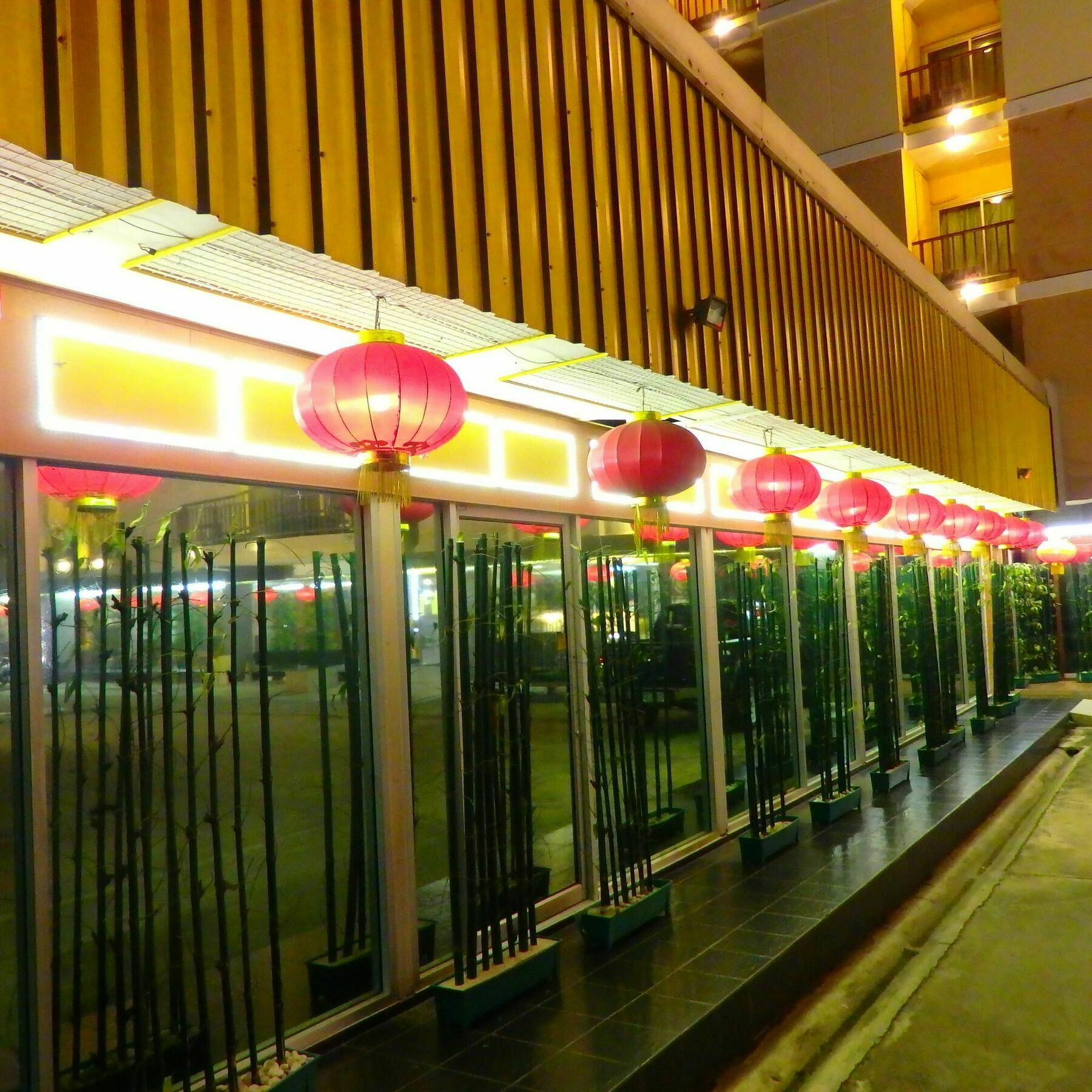 Pohseen Grand Palace Hotel Bangkok Exterior photo